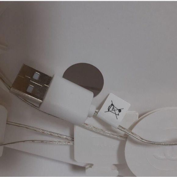 Chanel Beauty Limited Edition 2023  Christmas LED Light Illumination Holiday - Picture 10 of 10